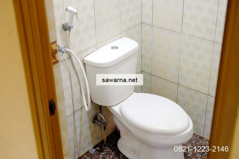 Kamar mandi bersih terawat homestay Sawarna