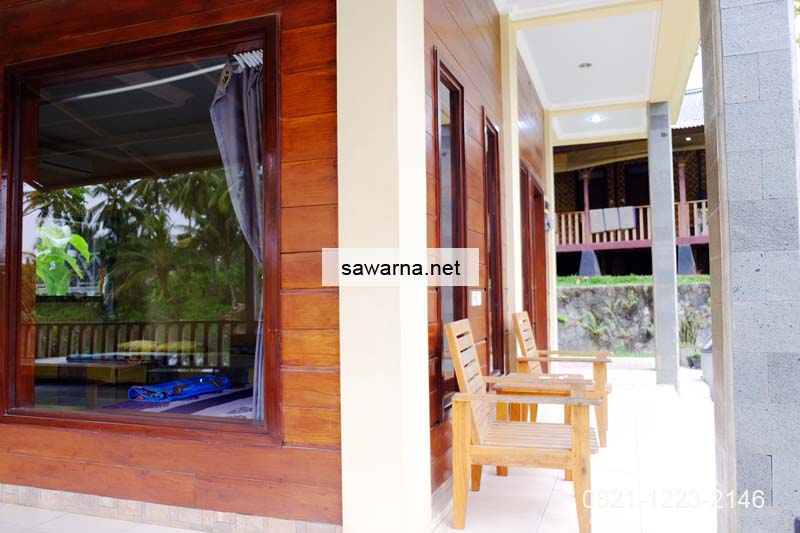 Tampak samping homestay Andrew