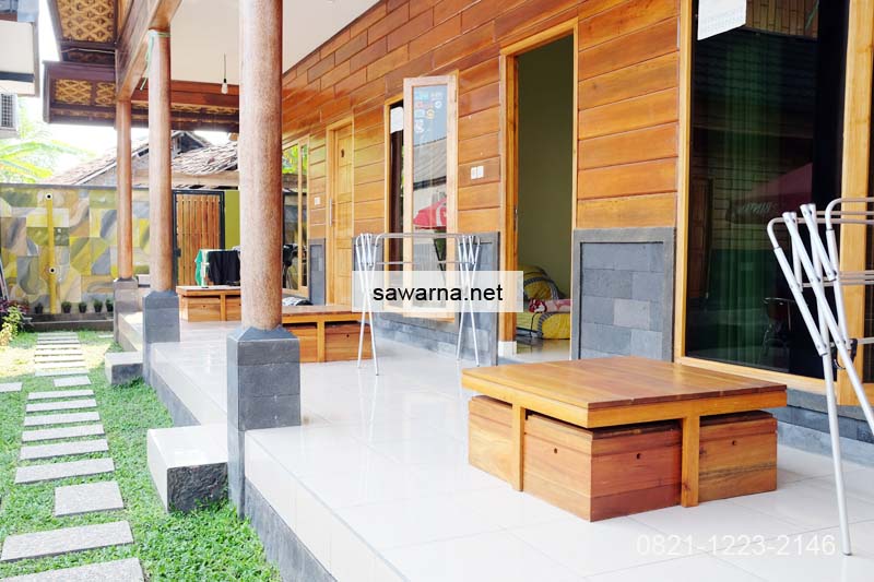 Tampak Depan penginapan Andrew Pasput