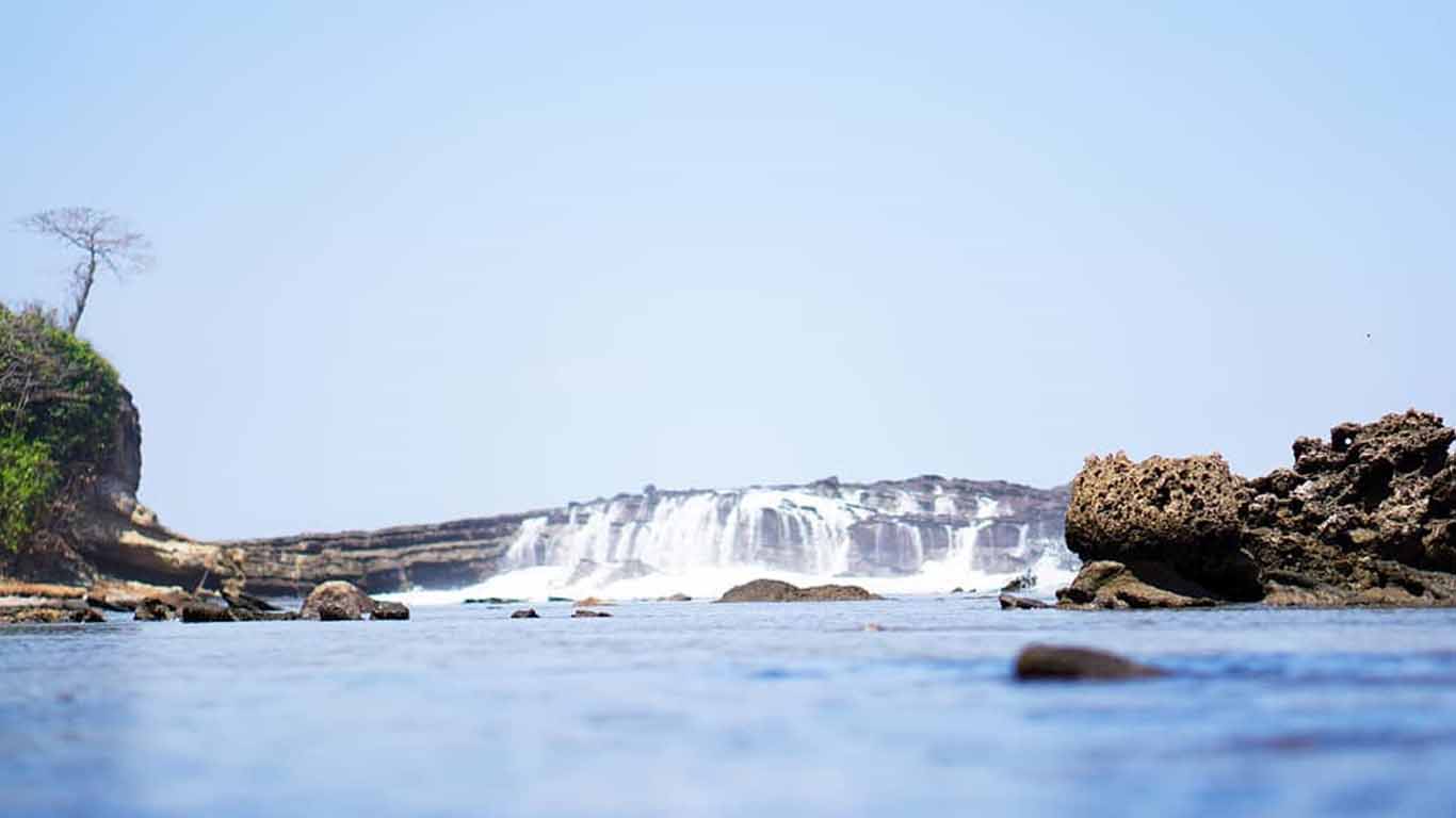 Pantai Karang Taraje